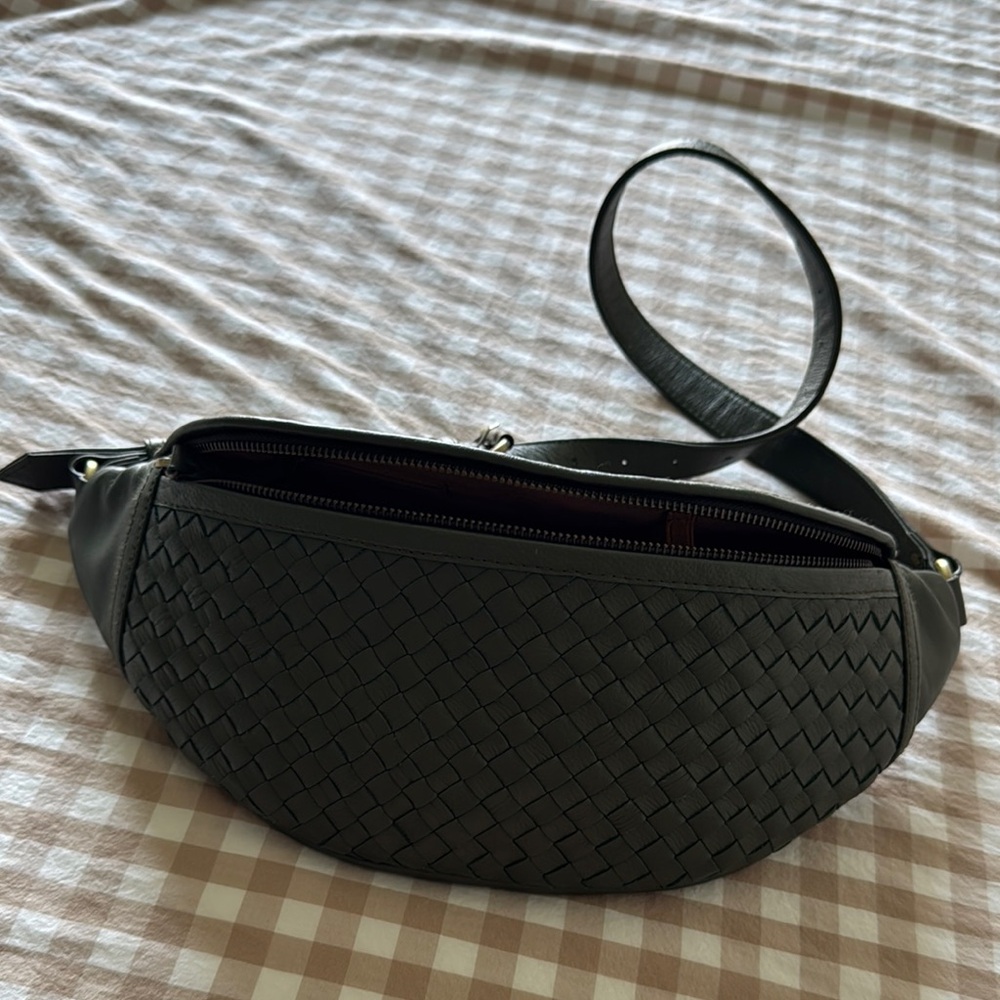 Mandrn belt bag Elegant Black Woven Leather Bag
